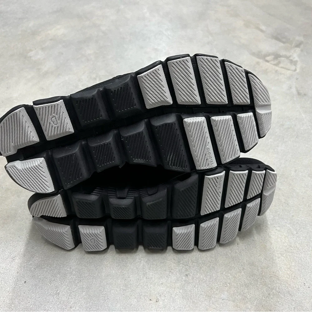 New with box - Wmn’s On Cloud X3 - Black - 60.98696 - Picture 6 of 6